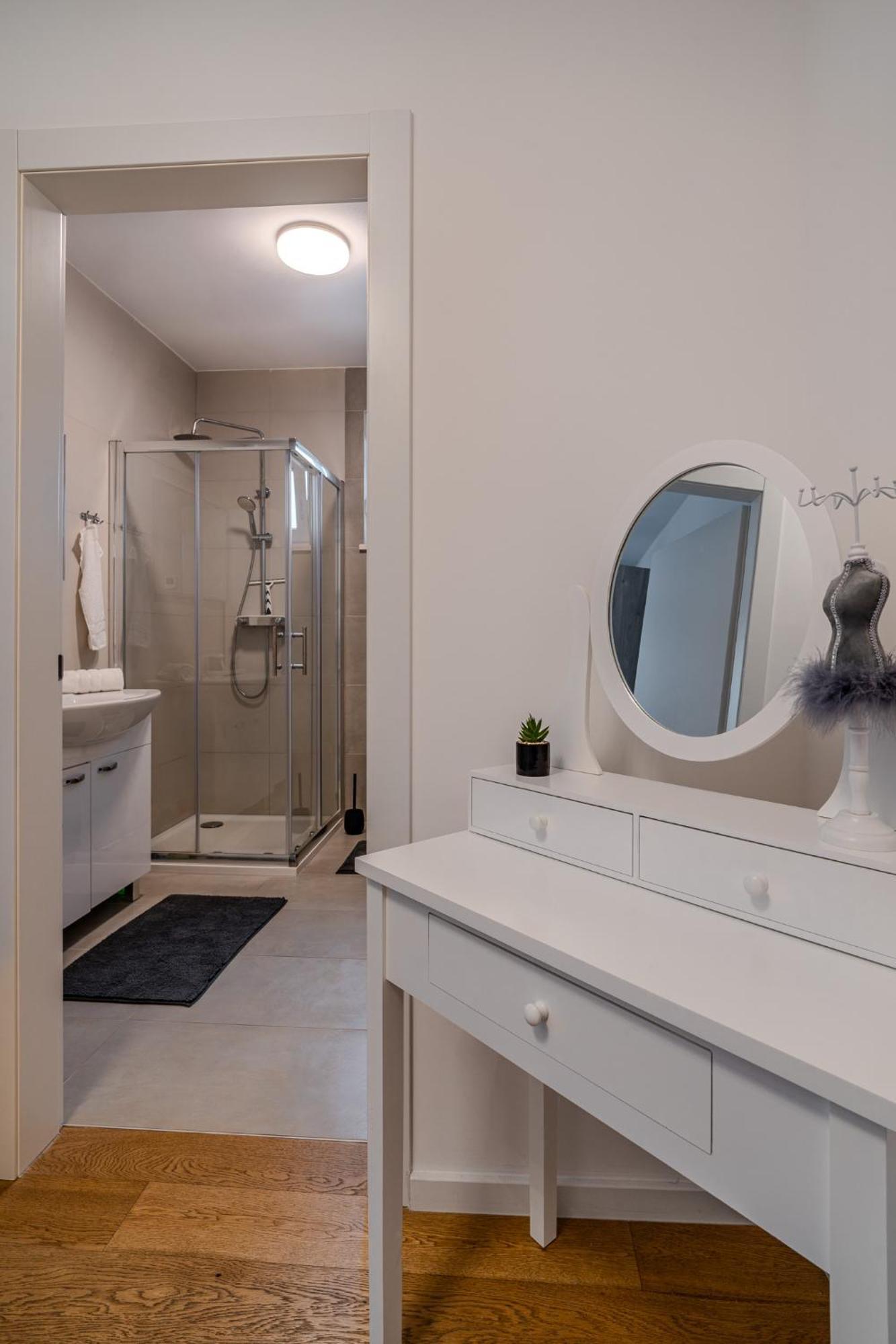 Korina Apartment - Free Private Parking Zadar Bagian luar foto